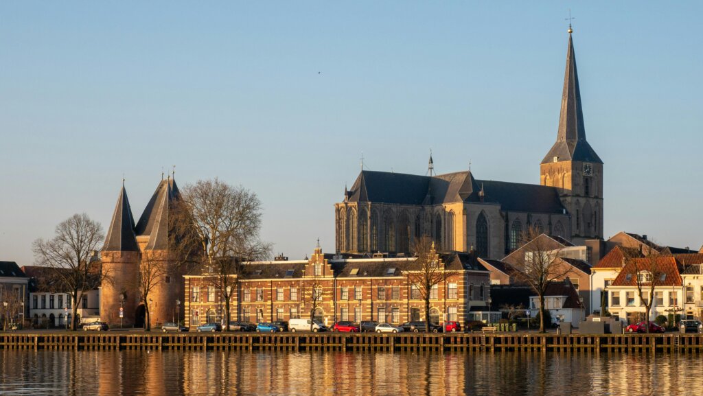 Aanzicht Kampen vanaf het water